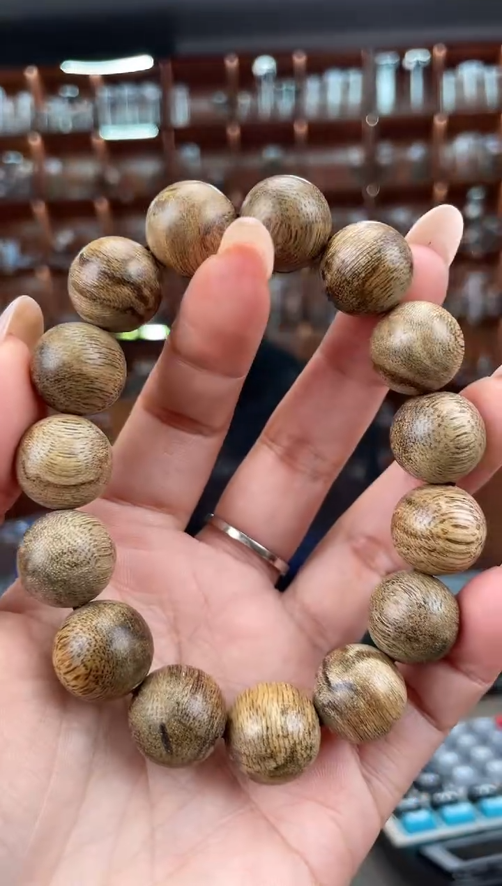 【闪购商品】沉香手串111号海南尖峰岭多样性发一条