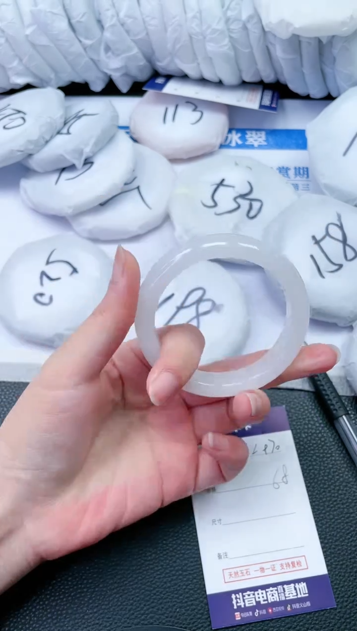 【闪购商品】石英质玉手镯未镶嵌L970