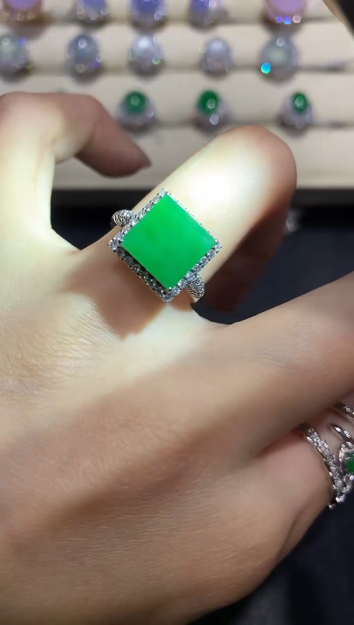 【闪购商品】翡翠戒指18K金镶嵌a244    