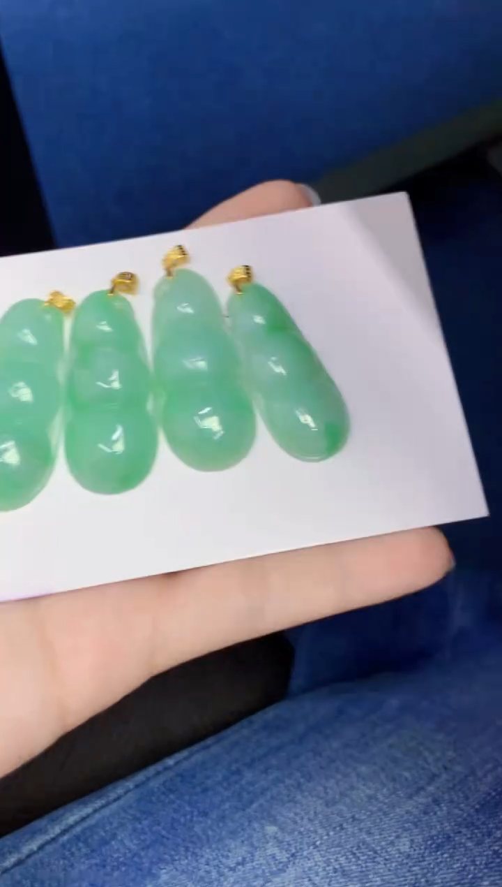 翡翠未镶嵌颈饰多样发其一