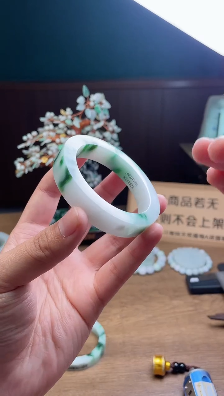 【闪购商品】定制翡翠手镯未镶嵌定制