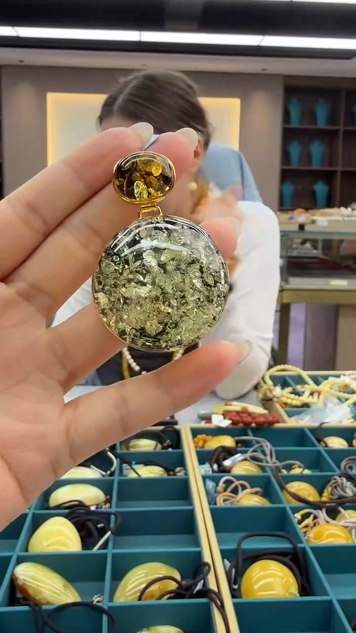 琥珀颈饰未镶嵌239秒拍号 假一罚三 