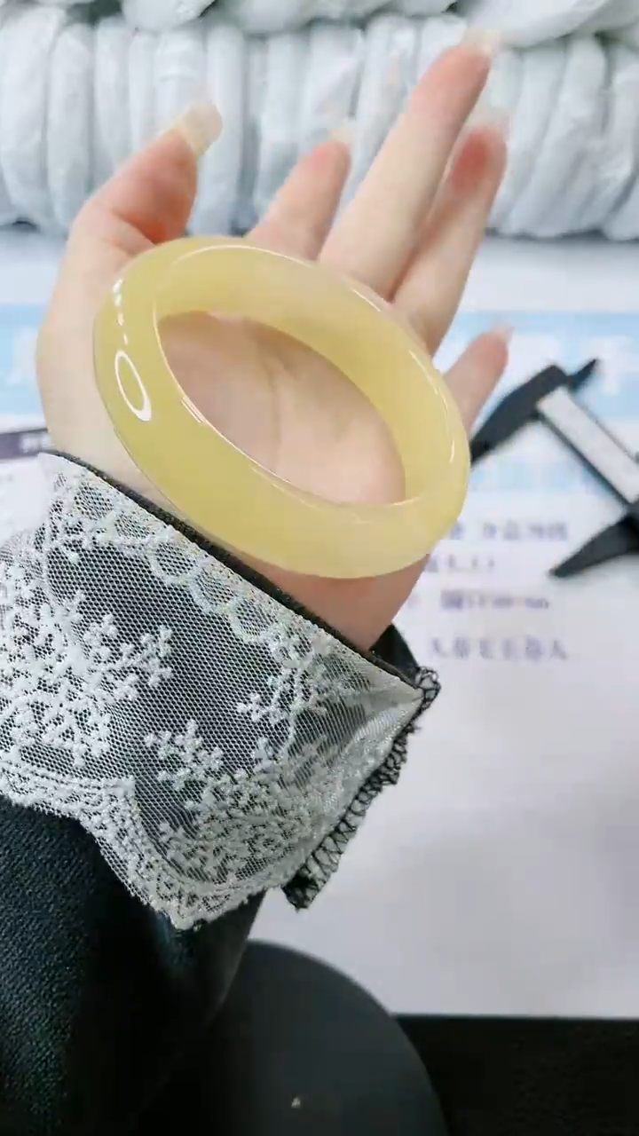 【闪购商品】石英质玉手镯未镶嵌 多样性发货V180