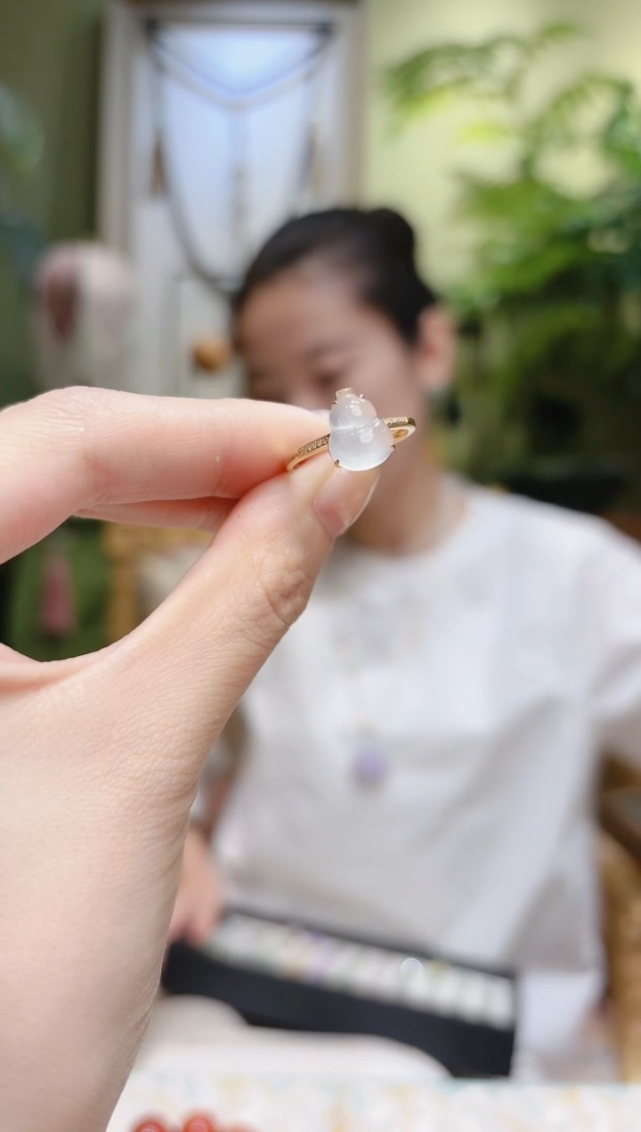 【闪购商品】翡翠戒指18K金镶嵌白葫芦翡翠戒指