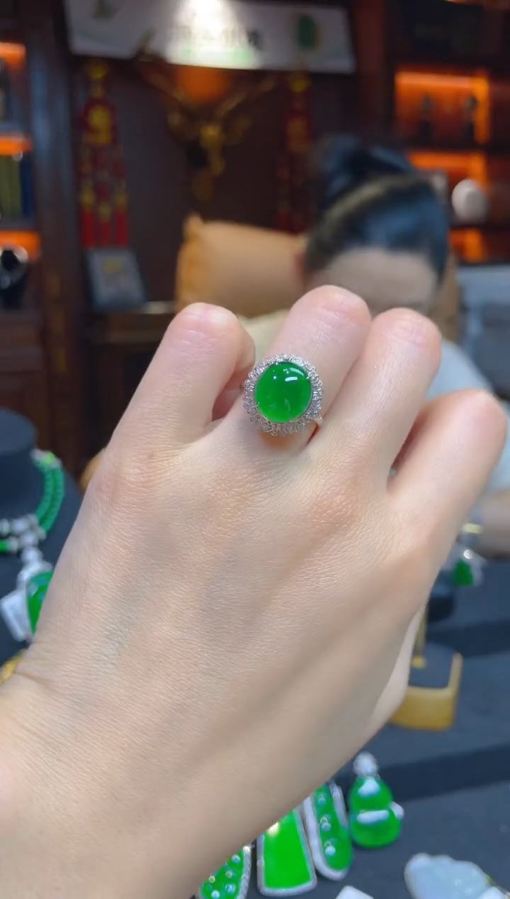 【闪购商品】翡翠戒指18K金镶嵌114855天然A货翡翠蛋面戒指