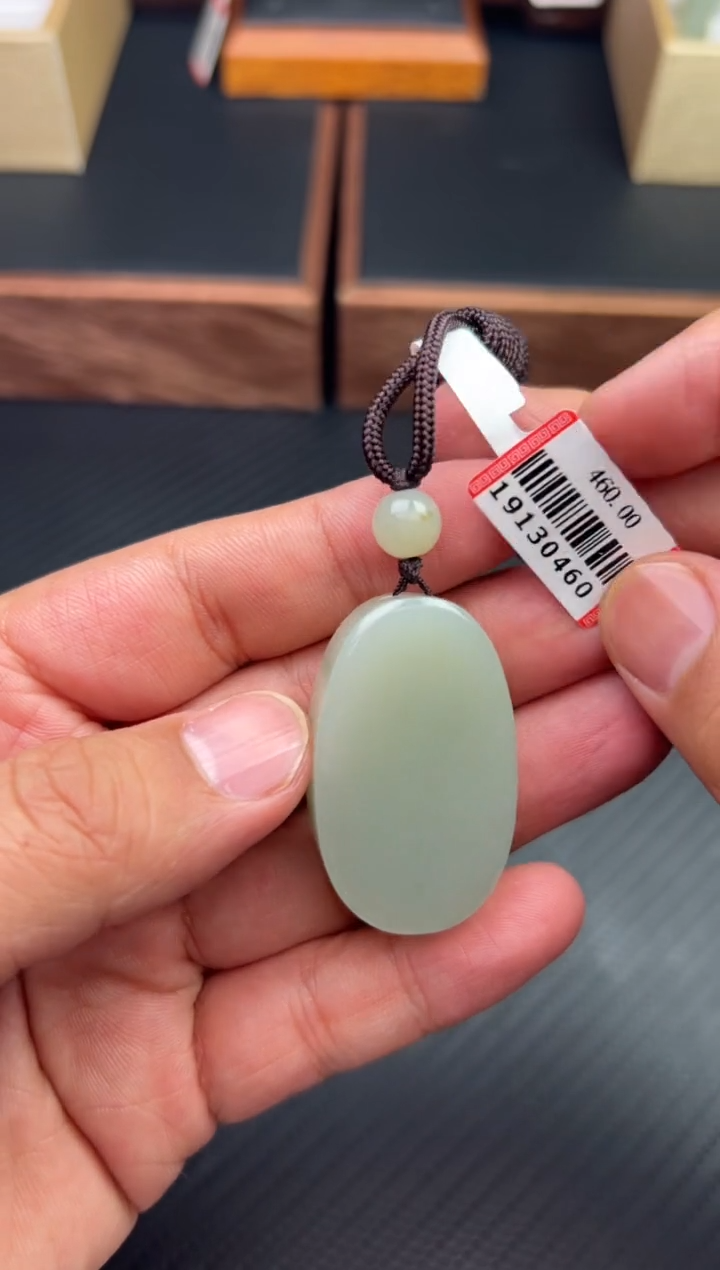 【闪购商品】和田玉吊坠(赠链)未镶嵌且末微色差近矿