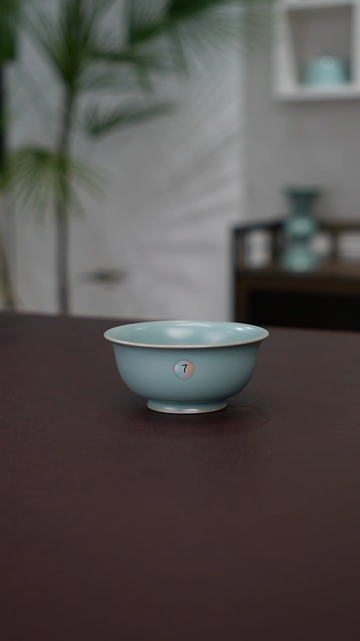 7号小宫杯天蓝无纹微瑕   鱼