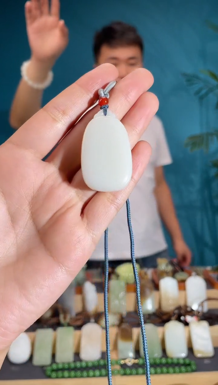 和田玉未镶嵌颈饰1