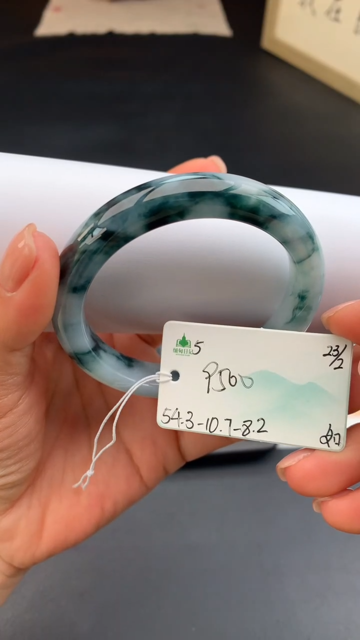 【闪购商品】翡翠手镯未镶嵌女神节#送礼#，下单联系客服核对地址~