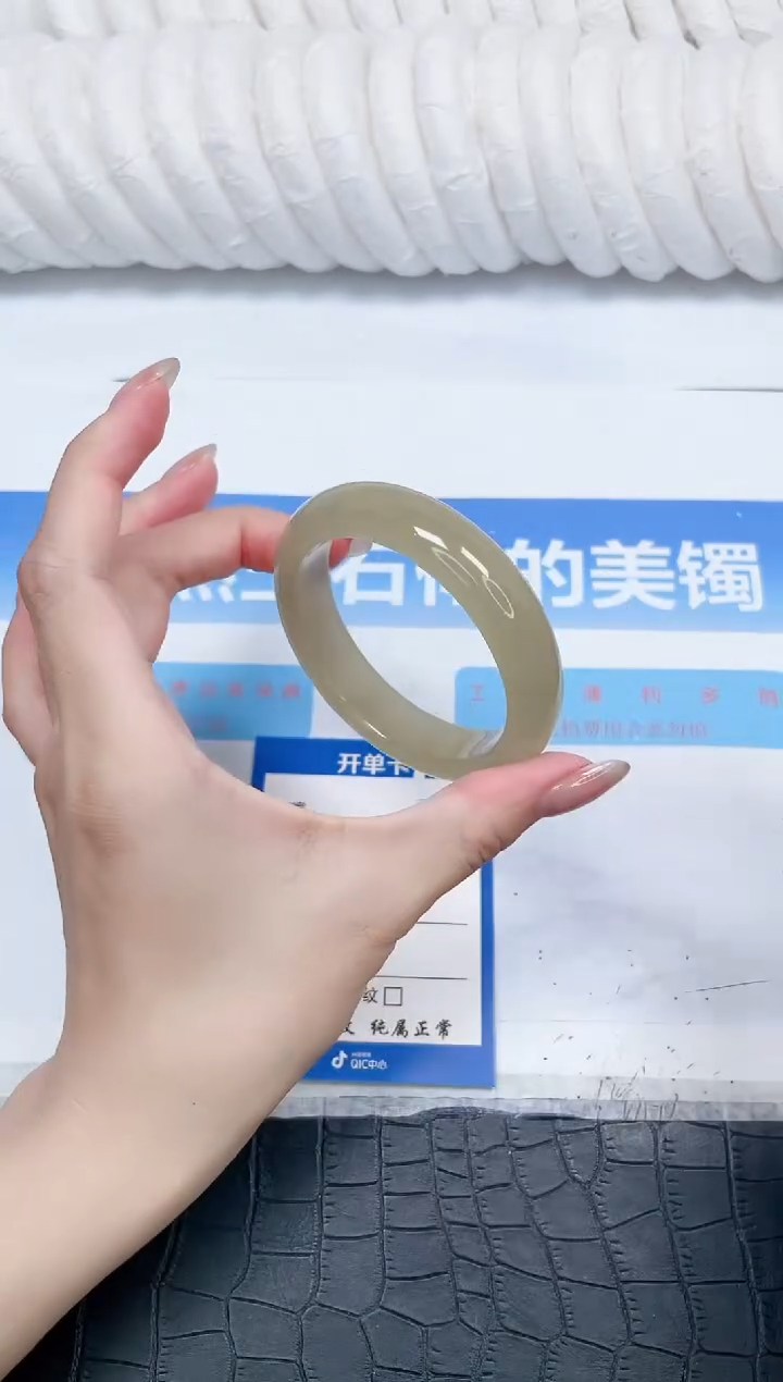 石英质玉手镯未镶嵌4-54.2