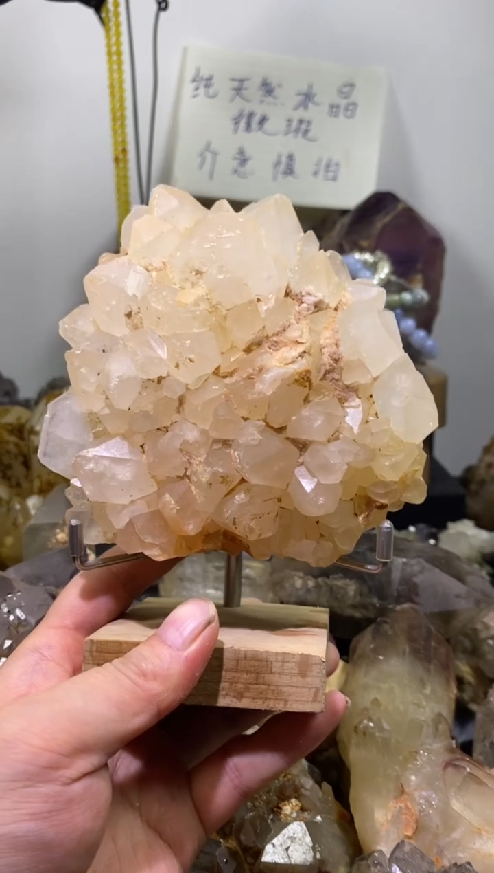 未镶嵌珠宝半成品水晶52号675g马岛大晶花