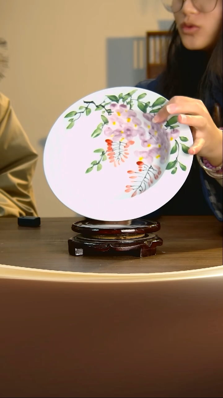 摆件瓷景德镇手绘缠枝瓷盘