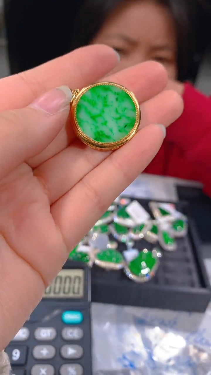 【闪购商品】定制翡翠未镶嵌111定制翡翠，多样性发货（发其一）