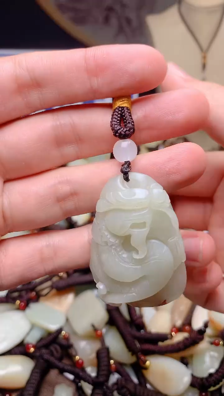 和田玉未镶嵌颈饰1