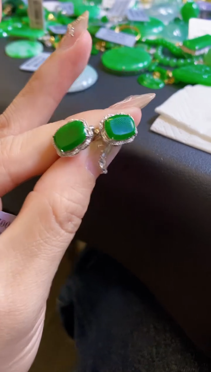 【闪购商品】定制翡翠18K金镶嵌耳饰