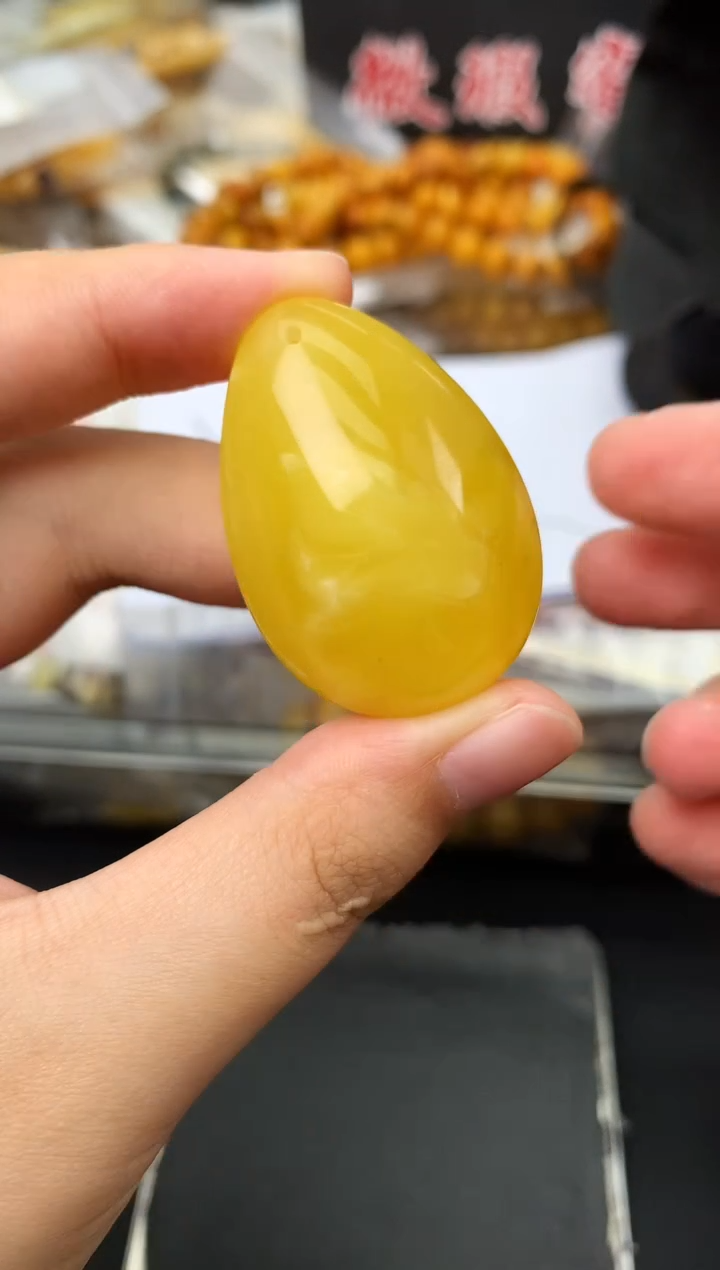 未镶嵌琥珀珠宝奇石106