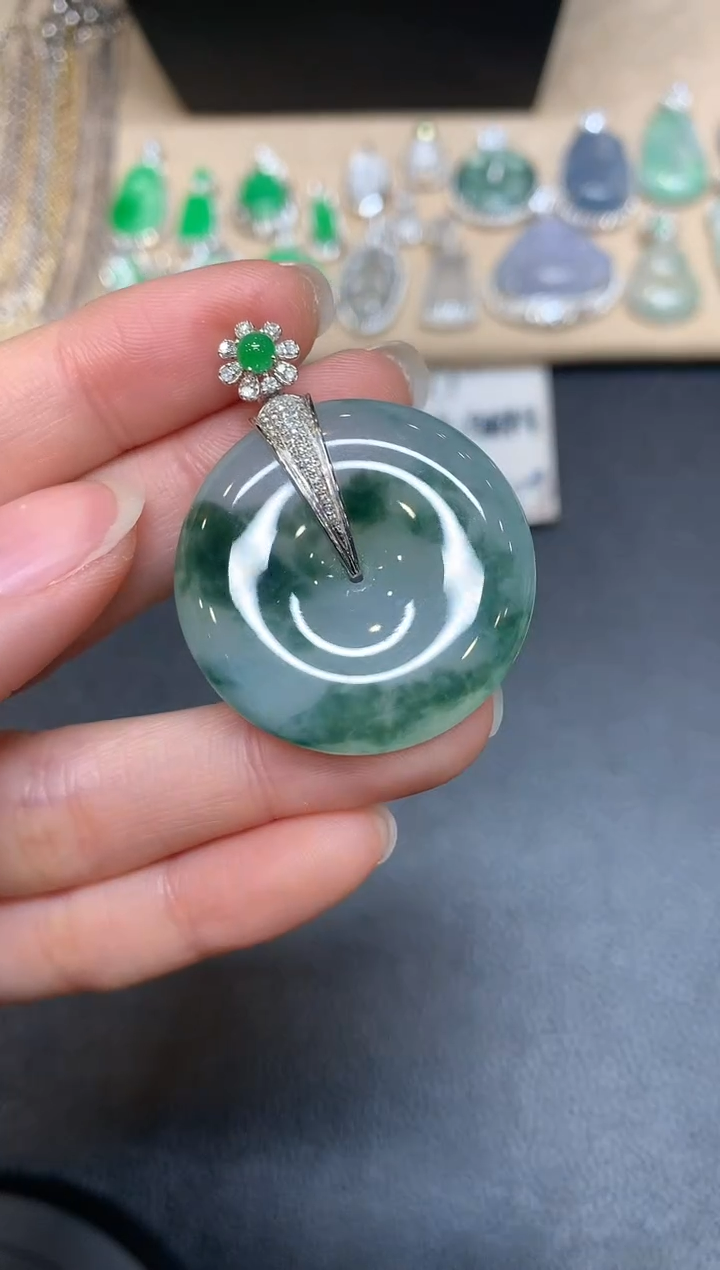 【闪购商品】翡翠颈饰18K金镶嵌平安扣【无服务费