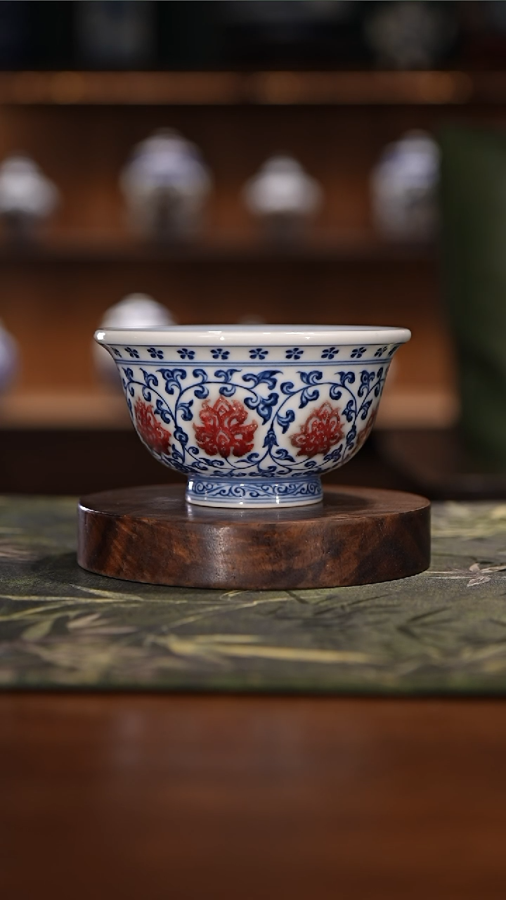 【闪购商品】古官慕明缠枝莲釉里红压手杯