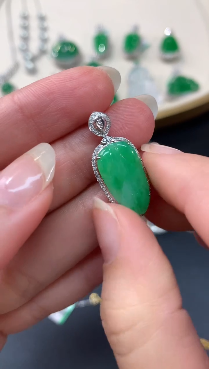 【闪购商品】翡翠吊坠(不含链)18K金镶嵌v92|3980