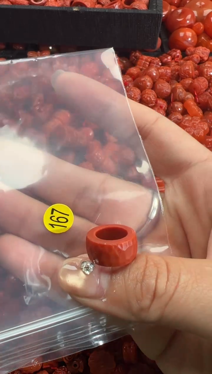 南红玛瑙未镶嵌颈饰1