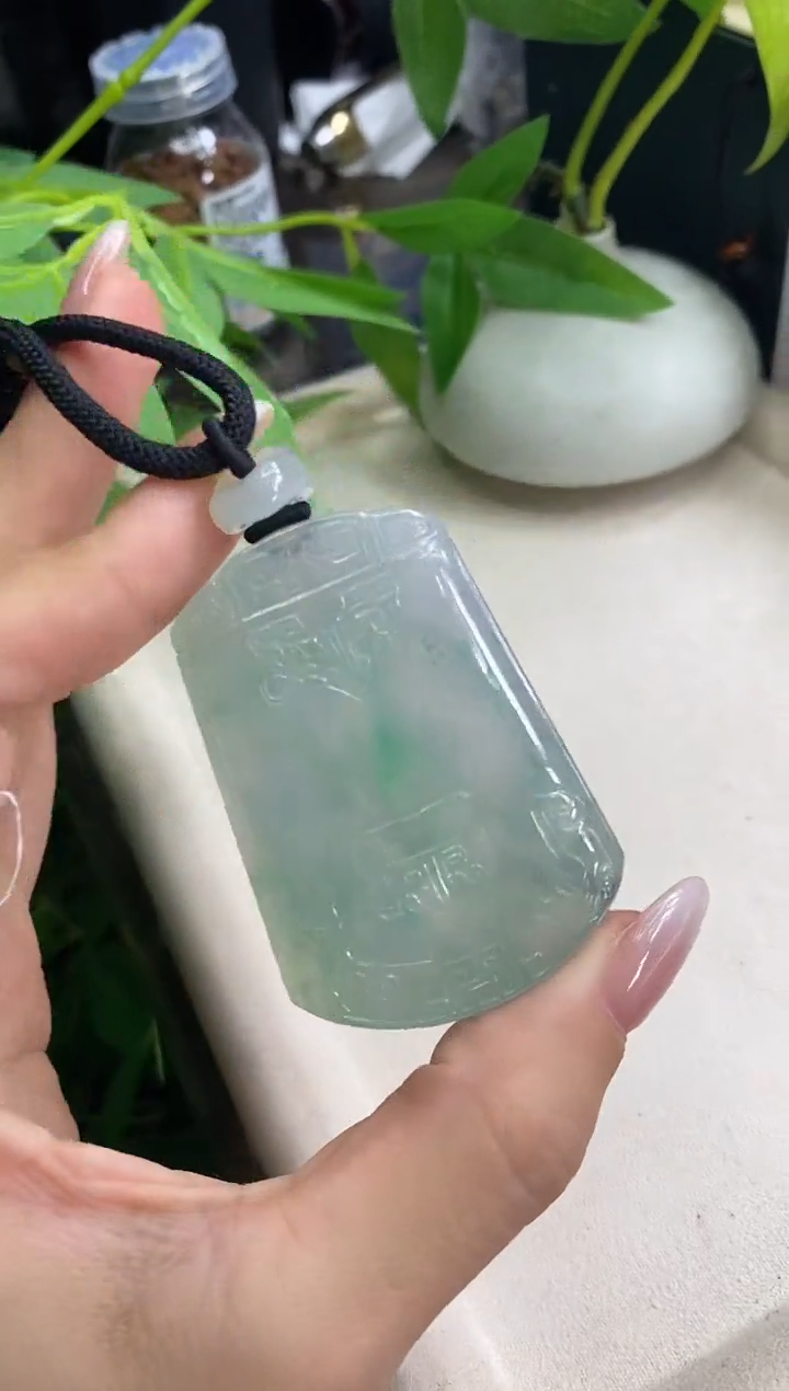 翡翠未镶嵌颈饰无事牌