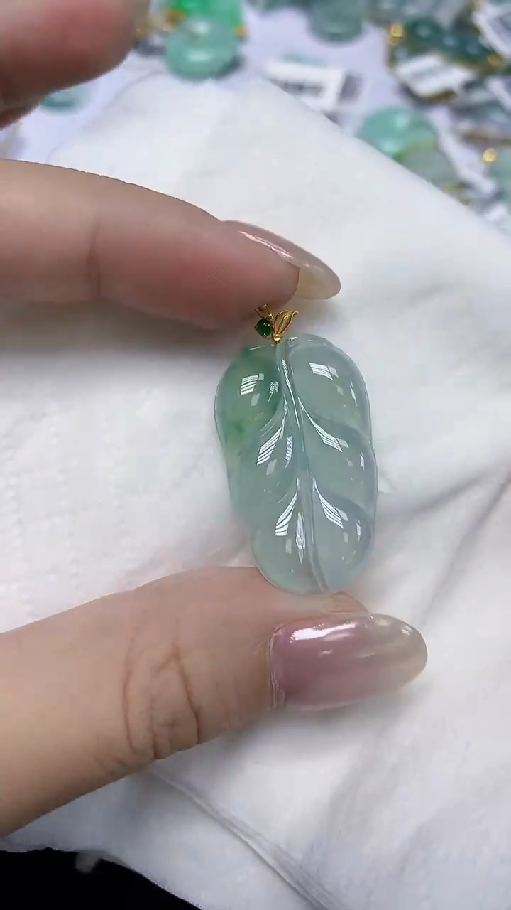 翡翠18K金镶嵌颈饰天然缅甸翡翠A货