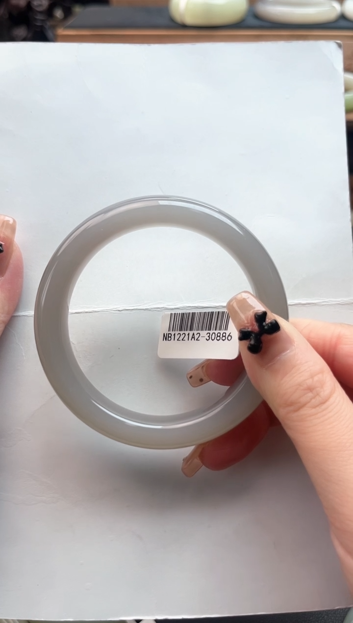 【闪购商品】和田玉手镯未镶嵌56