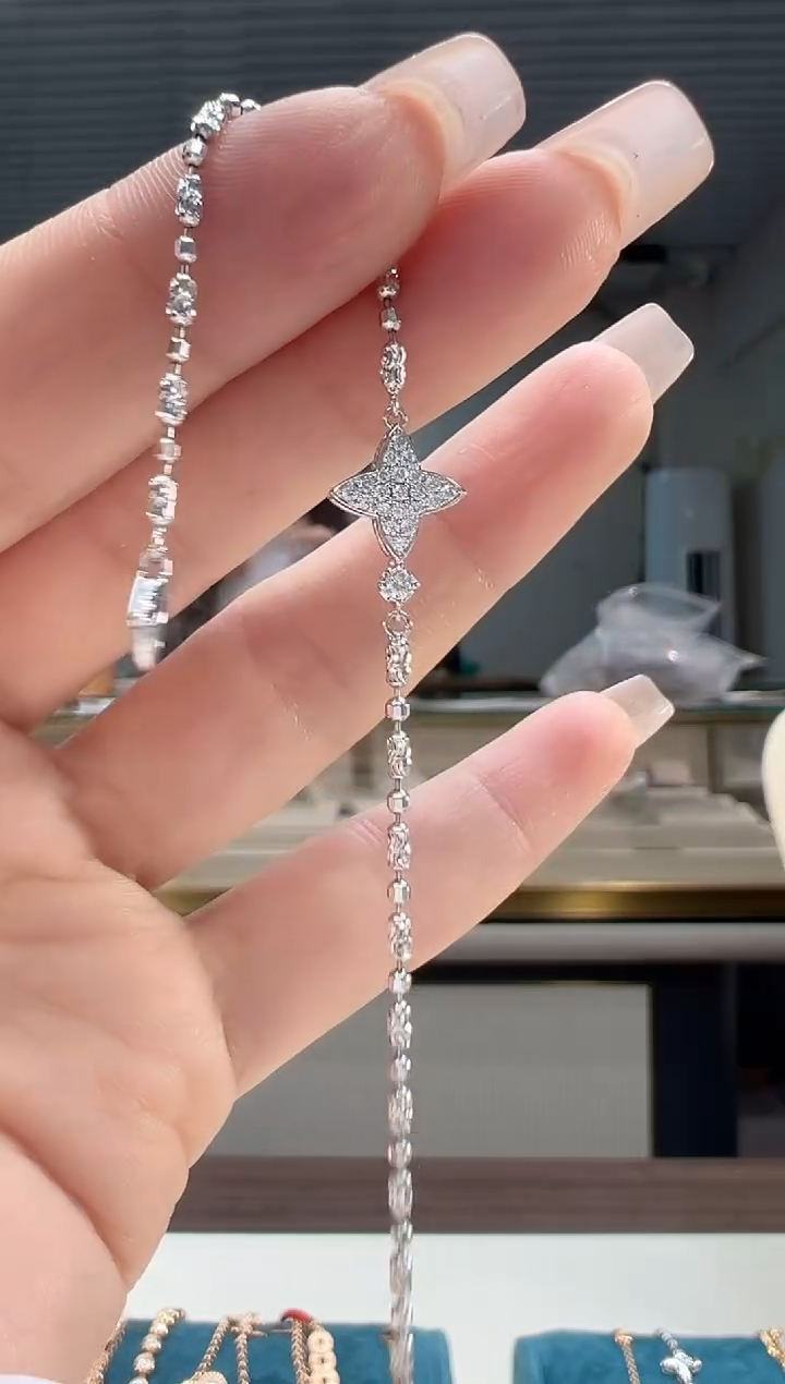 【闪购商品】钻石手链18K金镶嵌满天星老花手链K白