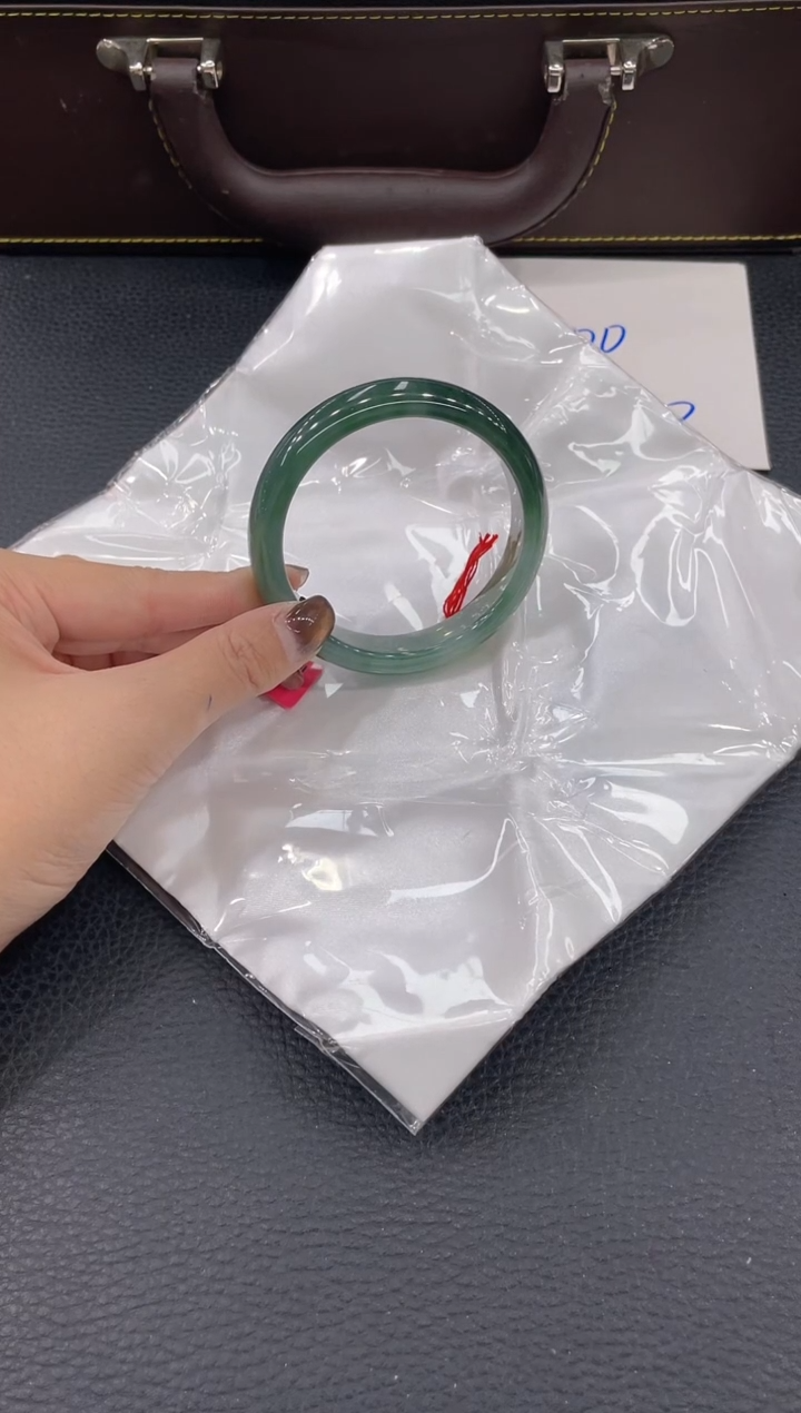 【闪购商品】翡翠手镯未镶嵌手镯