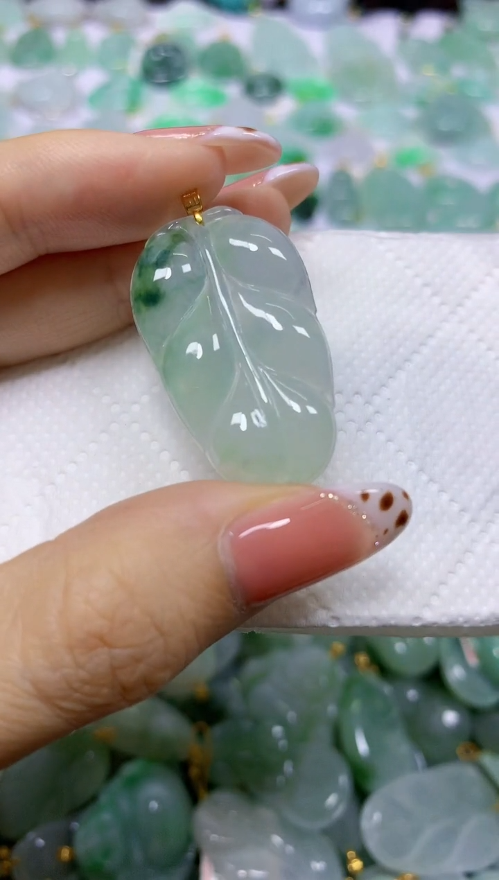 颈饰18K金镶嵌翡翠天然翡翠A货