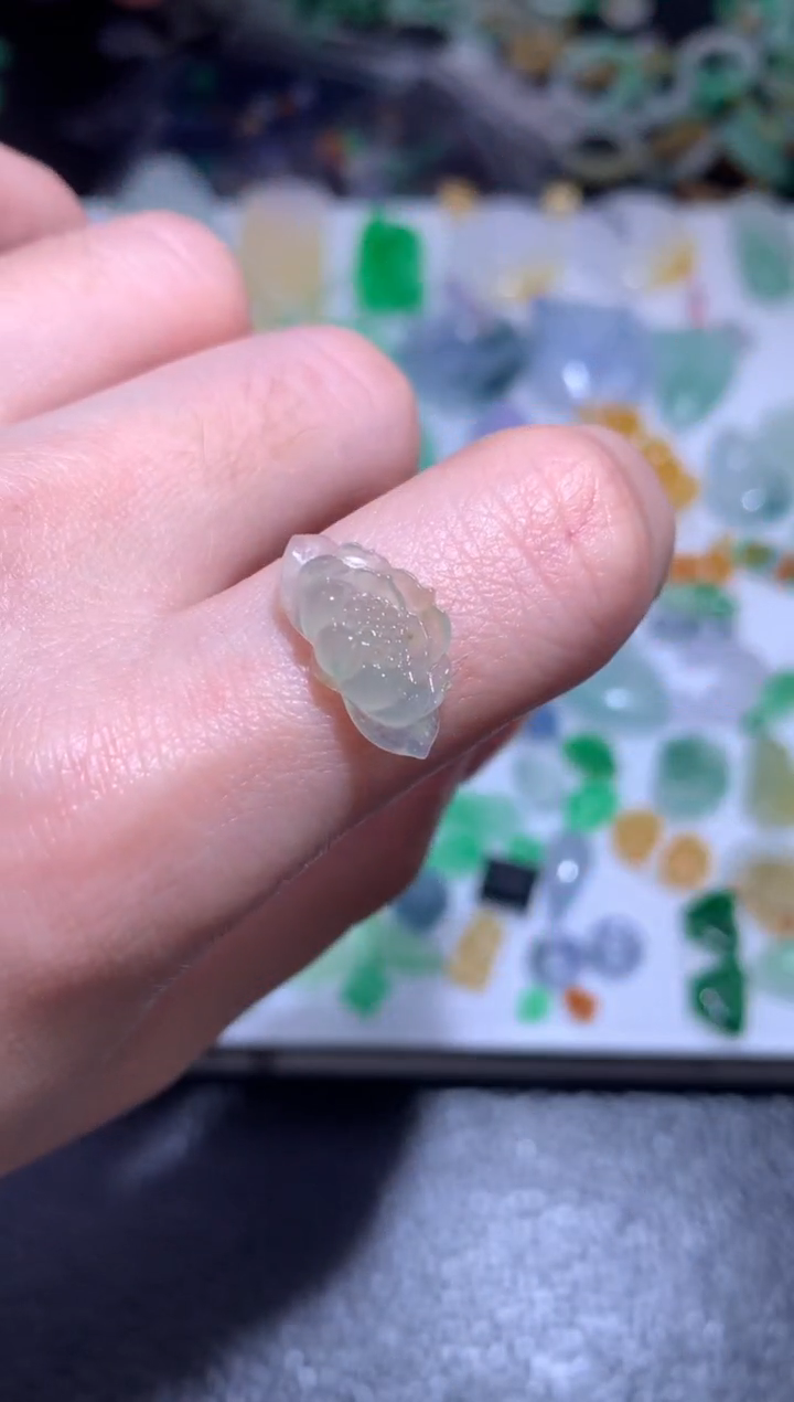 未镶嵌定制翡翠小***冲莲花