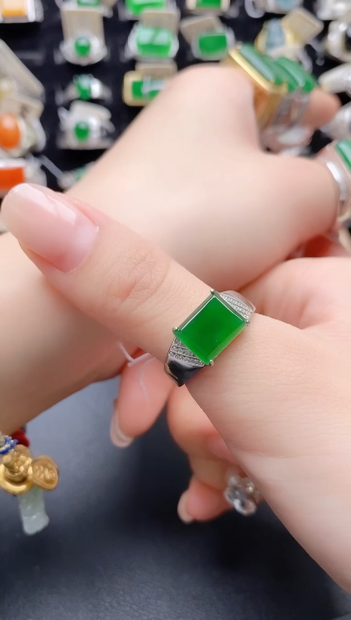 【闪购商品】翡翠戒指银S925镶嵌12122