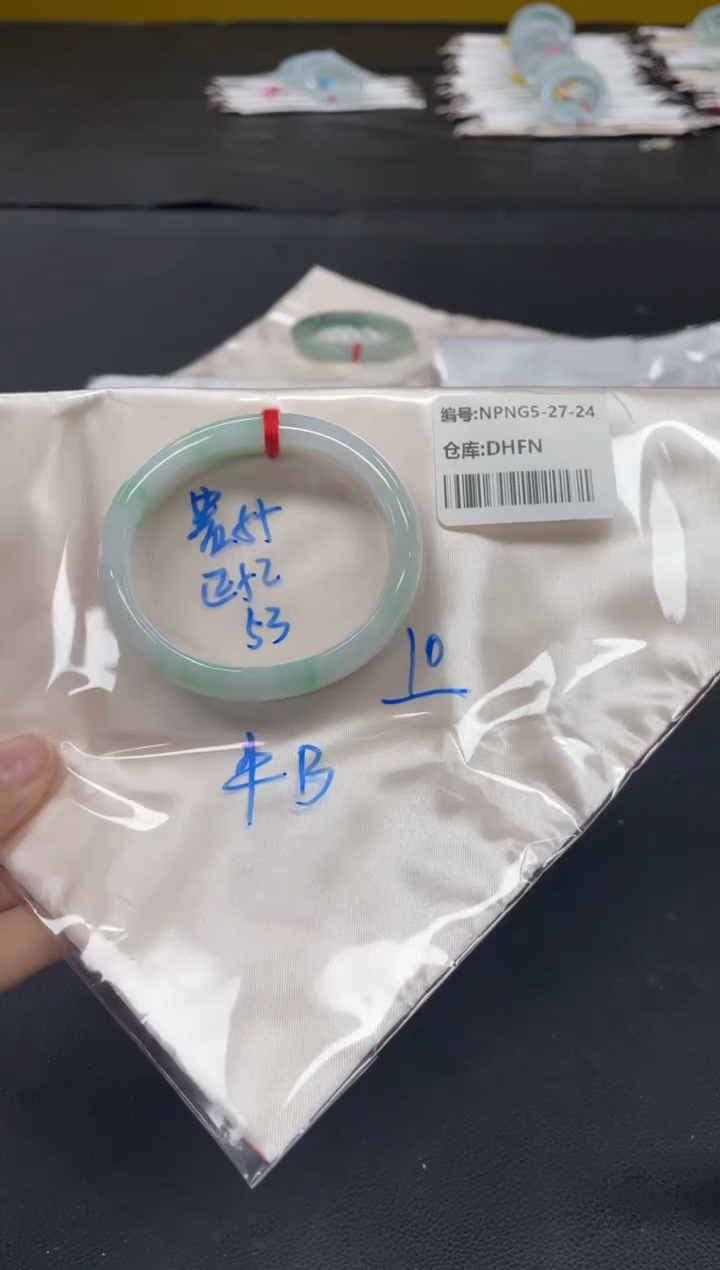 未镶嵌手镯翡翠翡翠手镯