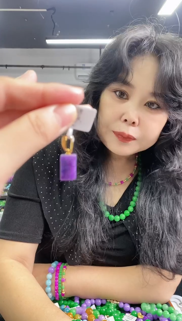 未镶嵌苏纪石（舒俱来）吊坠多样性发其一颜色微差