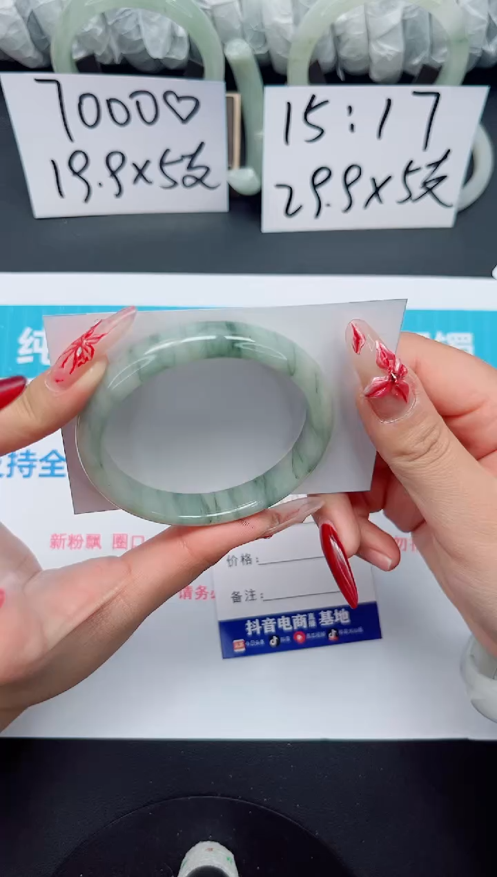 【闪购商品】石英质玉手镯未镶嵌b56