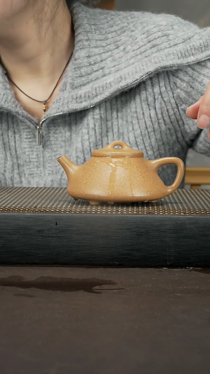 【闪购商品】紫砂茶壶黄金段泥 子冶石瓢210cc 030