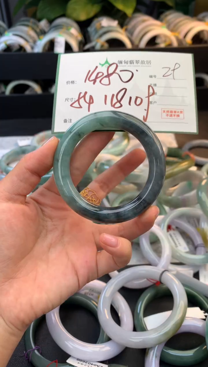 未镶嵌定制翡翠毛货需精细抛光+多人