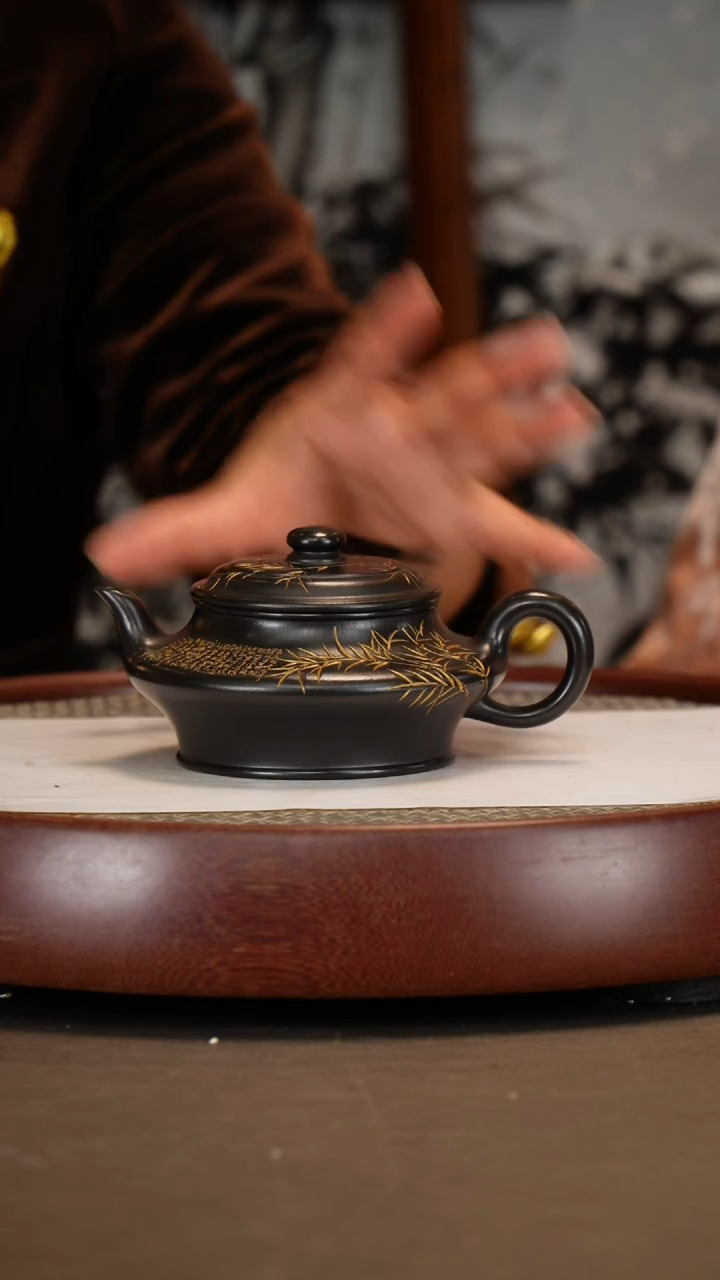 【闪购商品】紫砂茶壶【曹秀芬】乌金砂虚扁  200CC