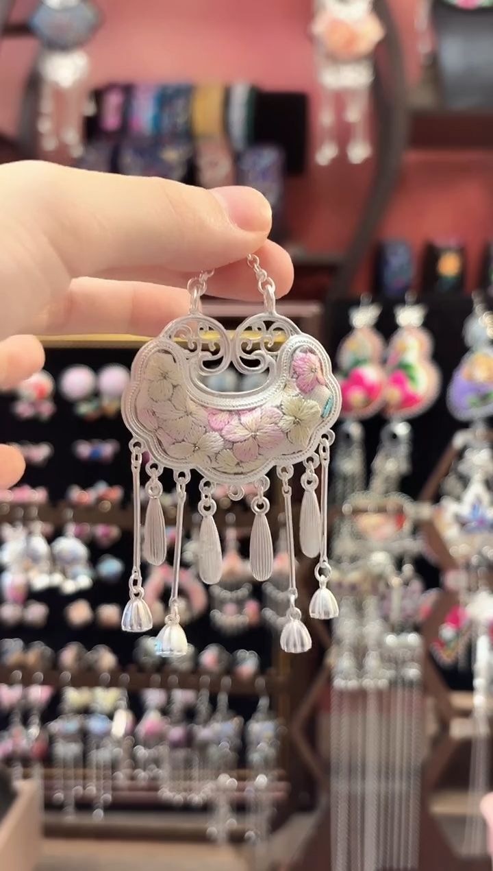 织绣 云织谣民族风精美饰品   30