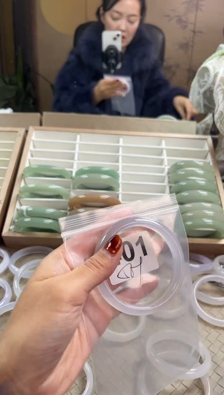 手镯玛瑙/玉髓未镶嵌401