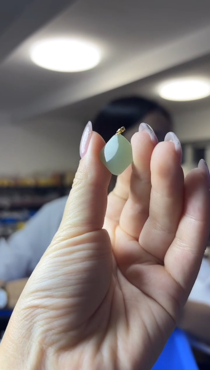 颈饰18K金镶嵌和田玉（多样性发一件）