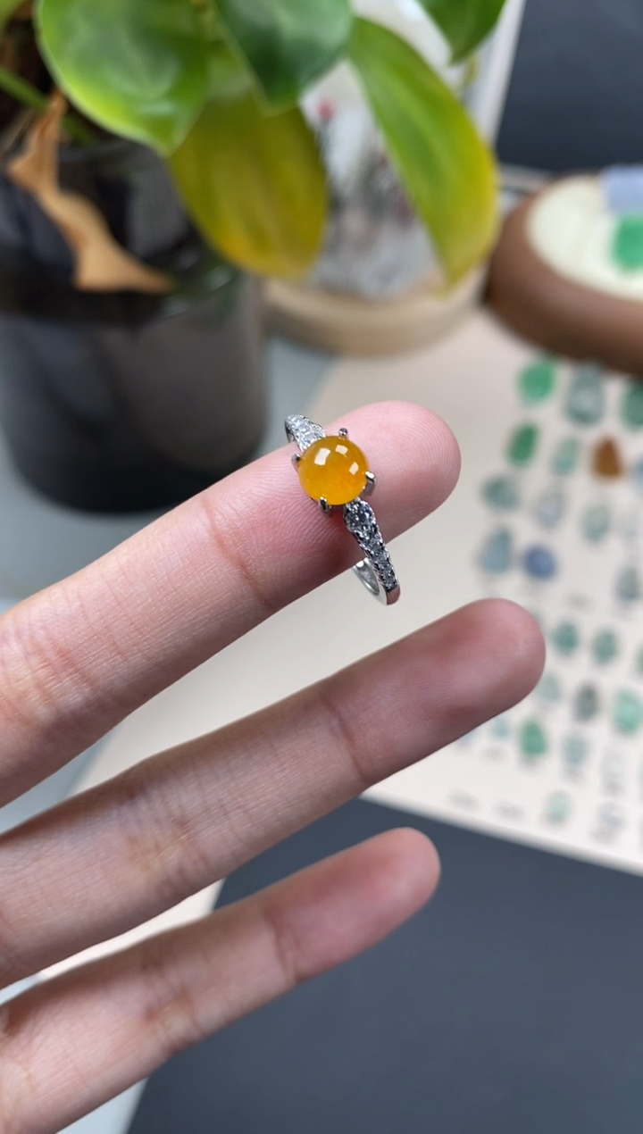 【闪购商品】翡翠颈饰银S925镶嵌翡翠冰黄蛋面