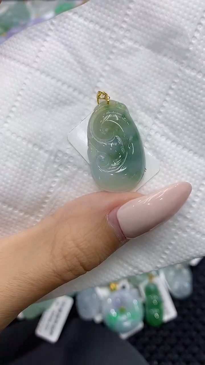 颈饰18K金镶嵌翡翠1111111111111