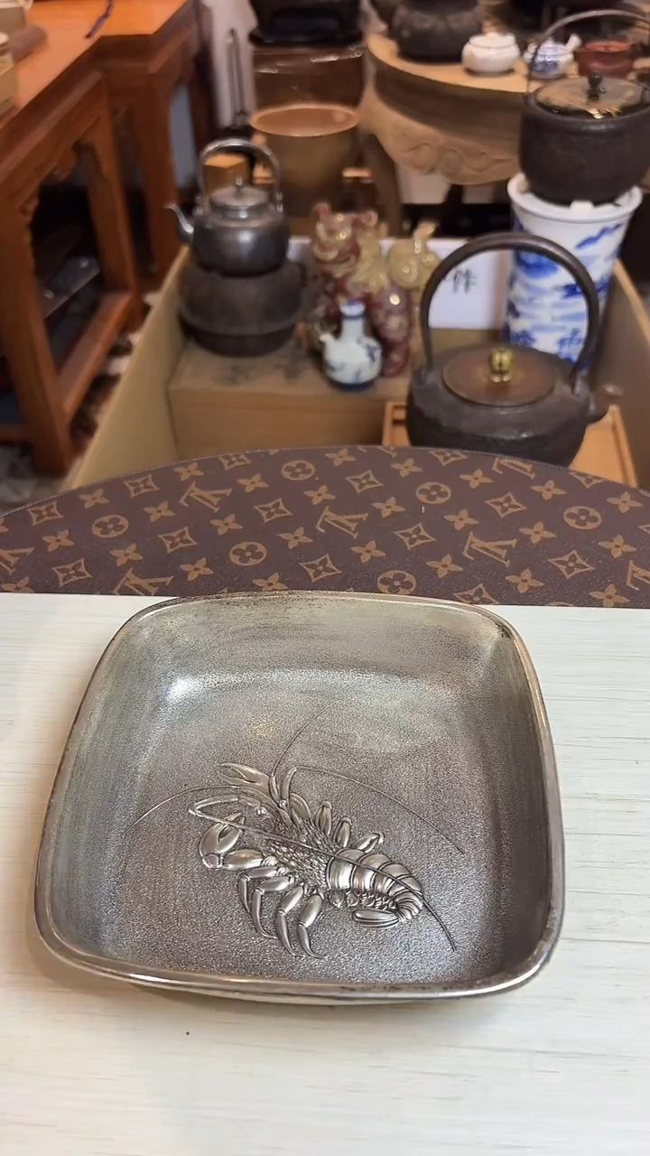 谢谢老板，回流产品有磨损正常，谨慎买!