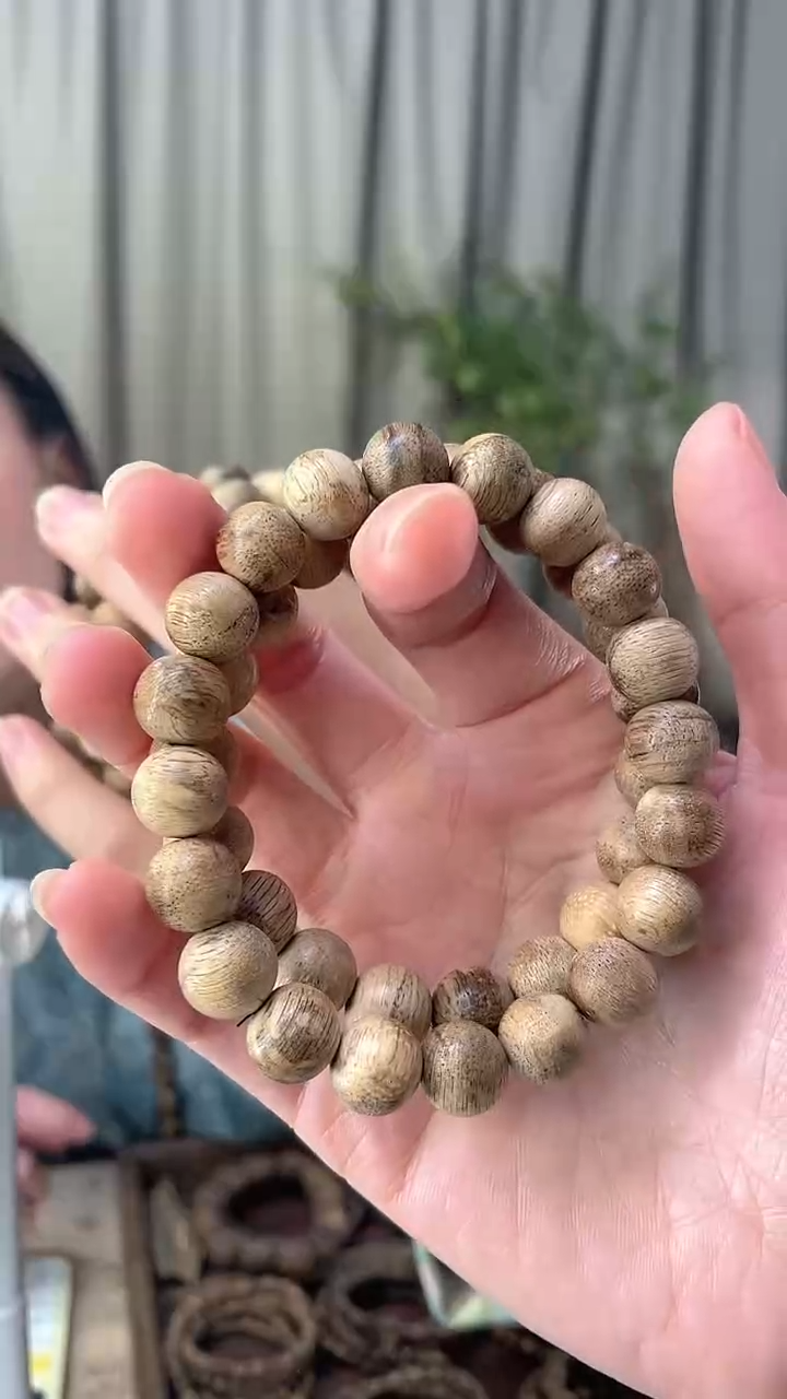 沉香手串天然沉香，西马野沉香，虫漏手串，假一赔四，多样性发其一