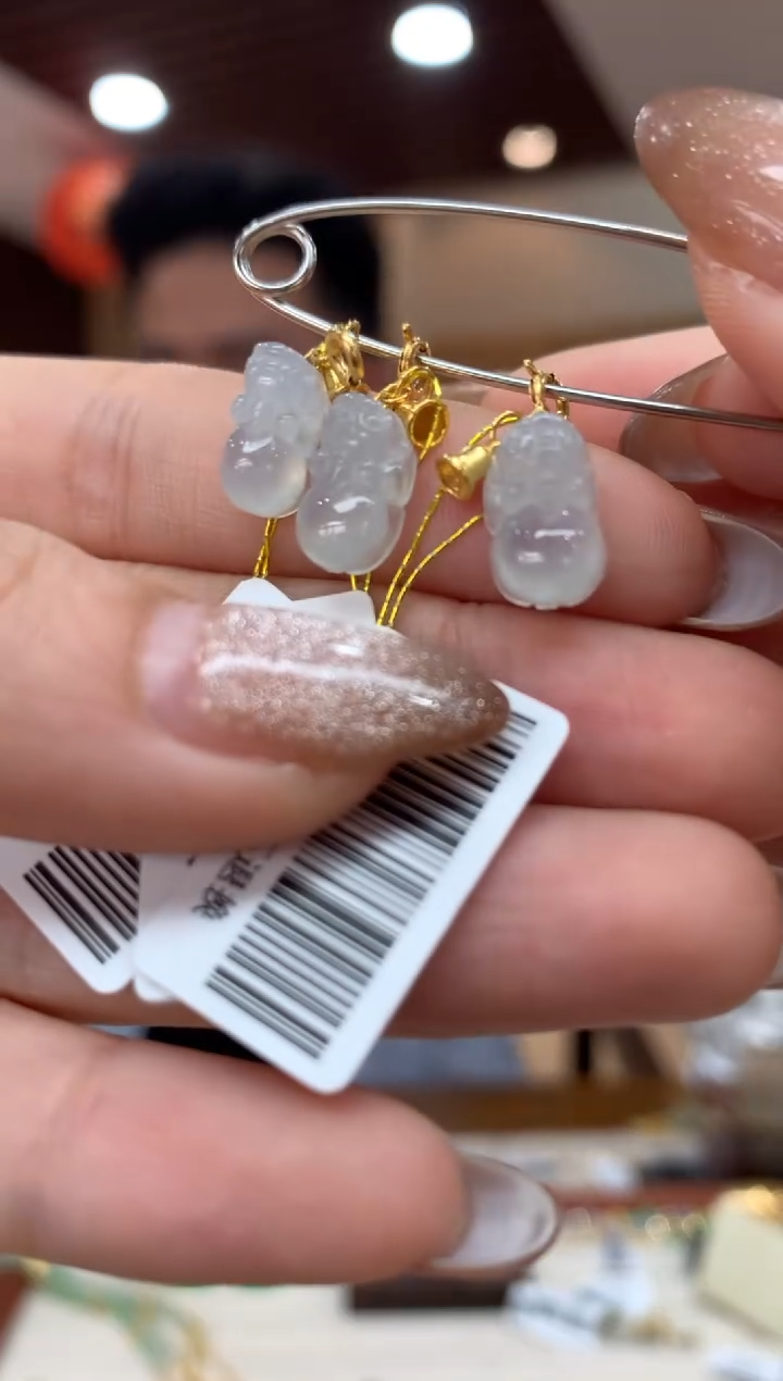 吊坠(不含链)18K金镶嵌翡翠貔貅多样性发货1件