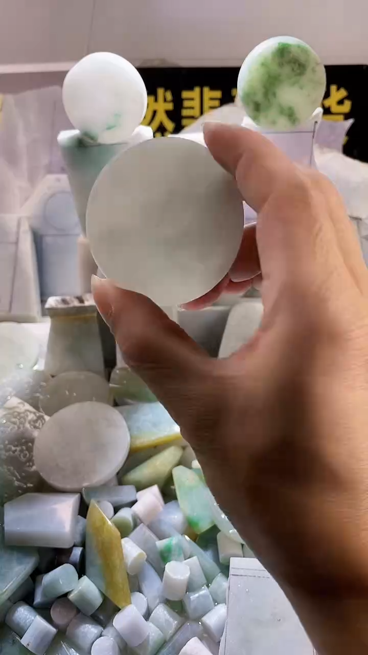 翡翠未镶嵌颈饰翡翠007