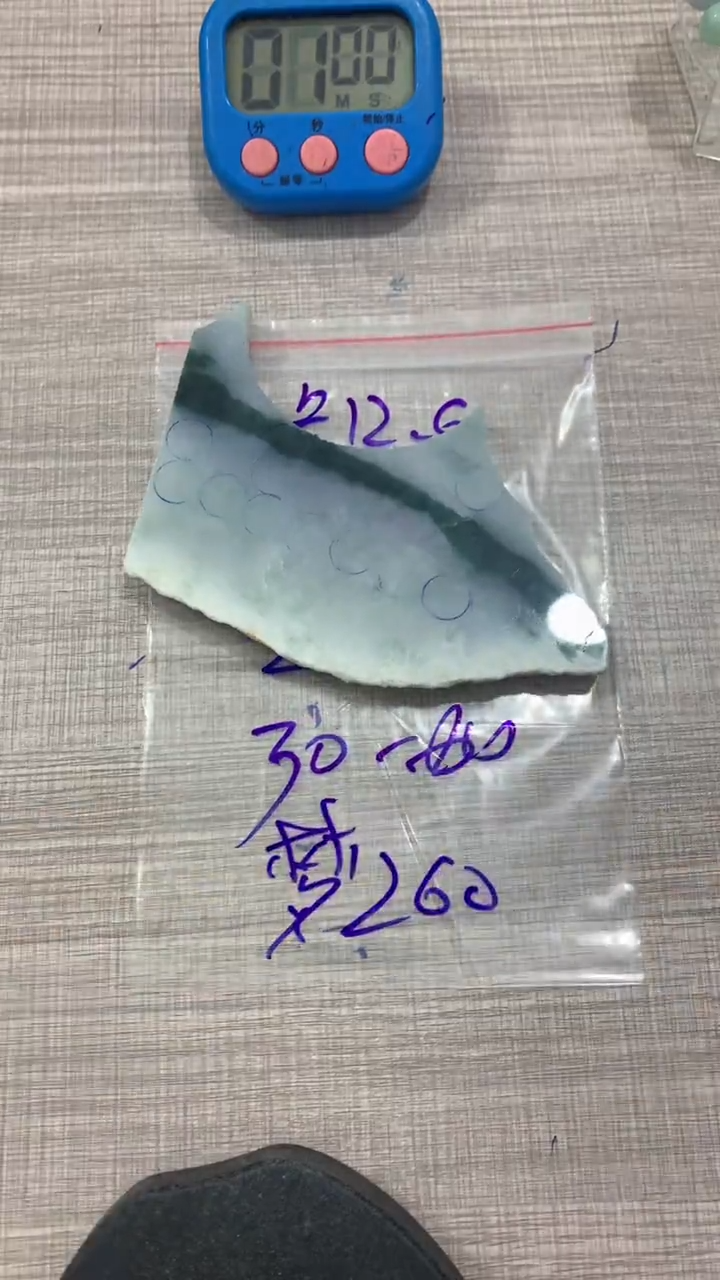 未镶嵌定制翡翠梦****_毛料不包雕刻