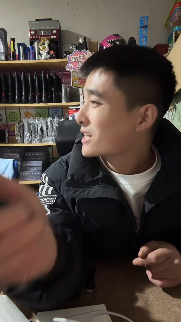 破窗锤合金手电带电池