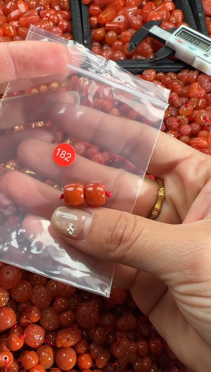 【闪购商品】南红玛瑙颈饰未镶嵌1